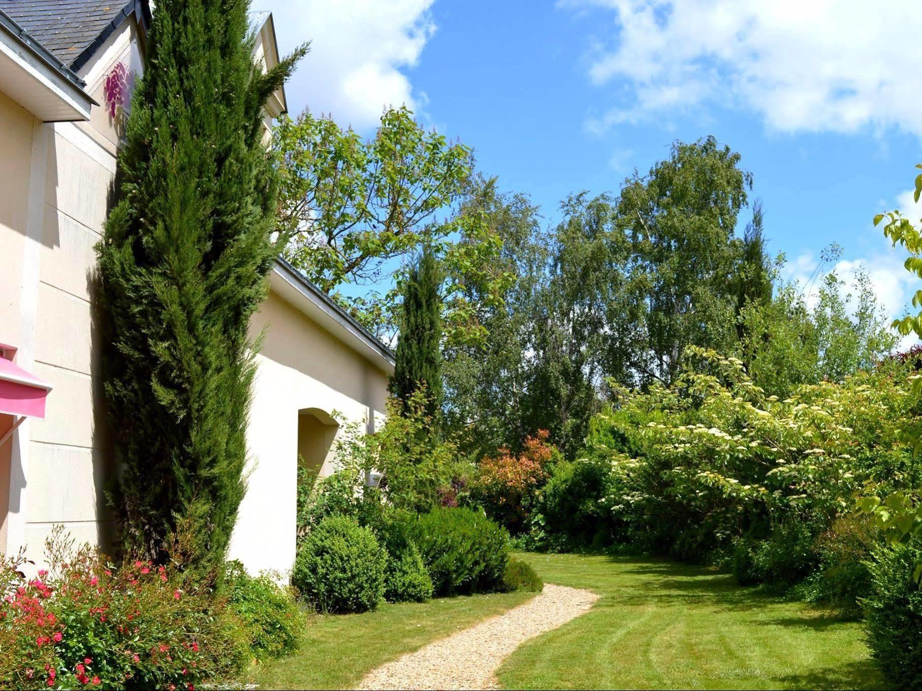 Logis Auberge Bienvenue Doué-la-Fontaine Exterior foto